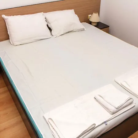 Guest Salena Apartahotel