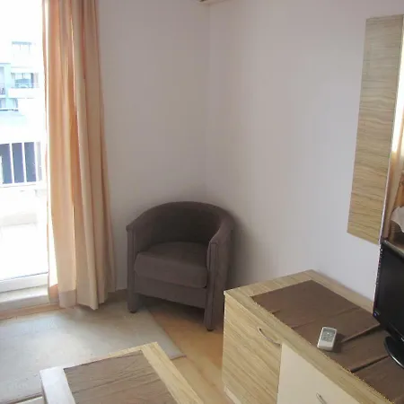 Guest Salena Apartahotel