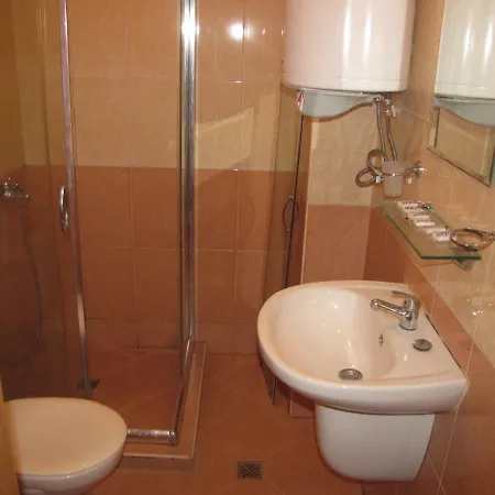 Guest Salena Aparthotel 3*